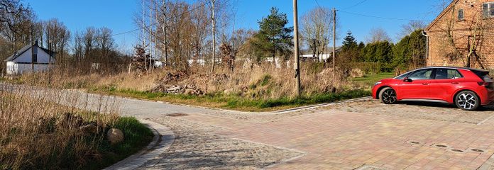 PLATZ MIT ECKE BAUGRUNDSTÜCK