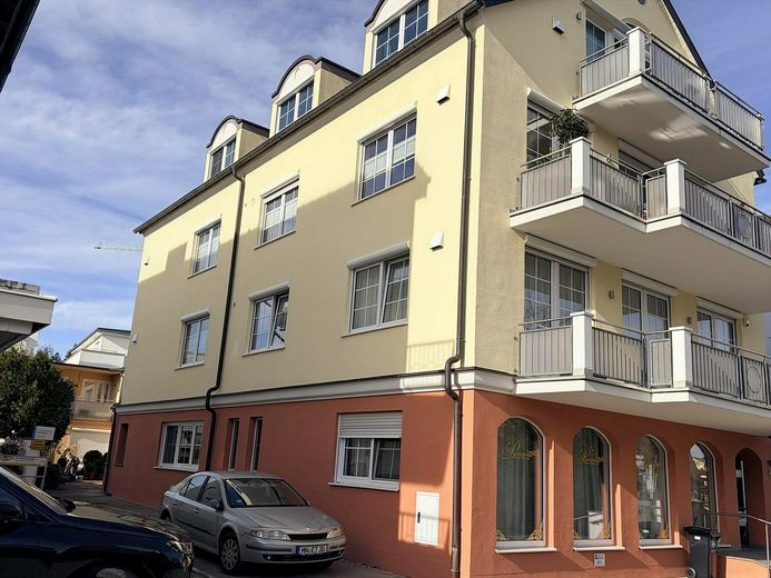 Exclusive 3-Zimmer-Etagenwohnung in Bestlage - Komfortabel, barrierefrei, Lift & ideal für Paare – Hausansicht 2