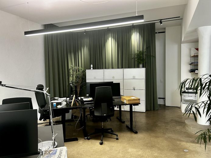 Heller Büroarbeitsplatz nahe Goetheplatz – flexibel & voll ausgestattet – Hier arbeiten wir