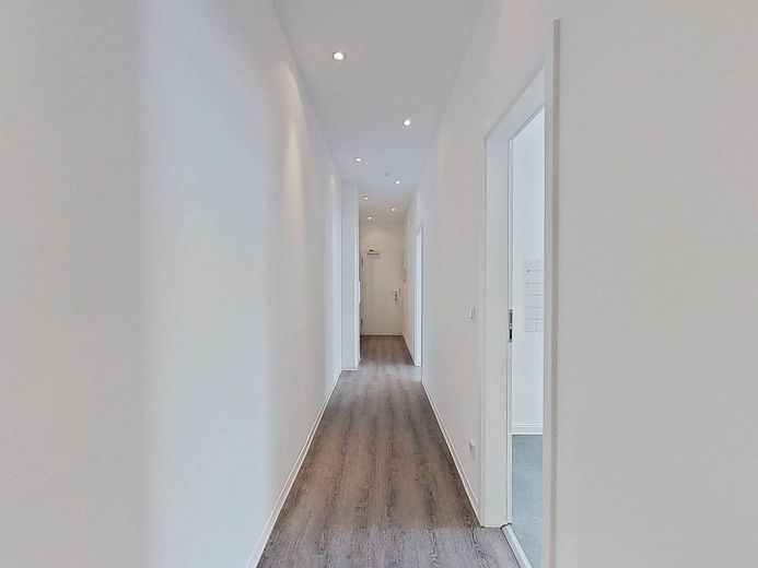 Più budget per candele e zuppa di zucca - Trasferirsi e risparmiare un canone d'affitto netto: ampio appartamento di 4 locali con 115 m² – Ansicht II: Flur
