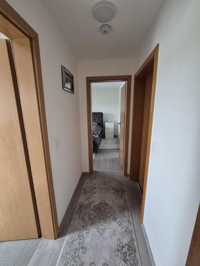 Helle und geräumige 3,5-Zimmer-Dachgeschosswohnung in ruhiger Lage – Flur