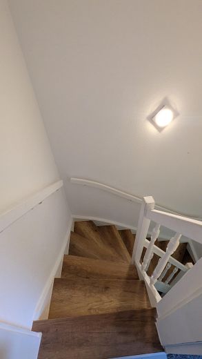 बिक्री के लिए टाउनहाउस – Treppe von 2 OG