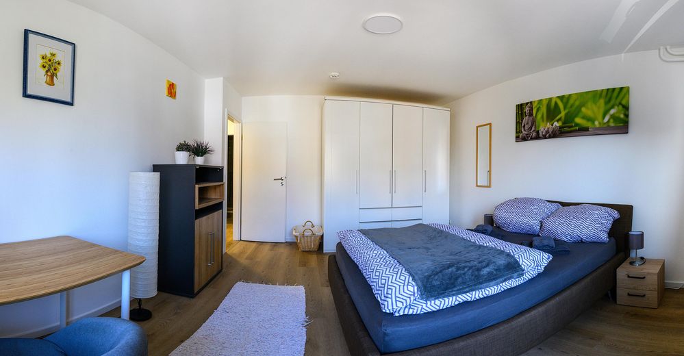 Moderne Wohnung in Alsternähe mit Balkon | Zentral und Blick ins Grüne – Schlafzimmer - Ansicht #2