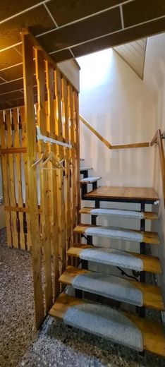 ab sofort: Einfamilienhaus in ruhiger Dorflage nahe Hermsdorf, Preis VB – Treppe