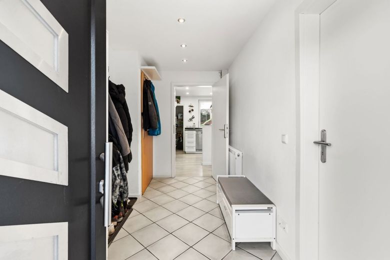 Ein Zuhause zum Ankommen und Wohlfühlen - Mit Gartenparadies und Pool – Diele