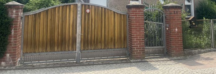 2 Familienhaus mit Scheune, Garagen und großem Garten