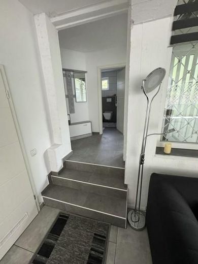 APPARTAMENTO CON TERRAZZA - Invidia degli amici - incluso gratuitamente - REALE e MODERNO - particolare e vicino al confine! – 5 Flur und Bad - Treppe zum Wohnbereich