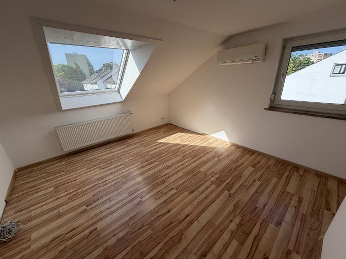Huzurun şehre yakınlıkla buluştuğu yer – güneş alan güney bahçesiyle – Wohnzimmer DG