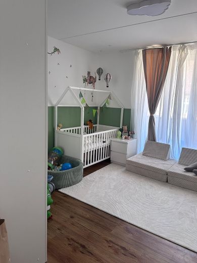 3 Zimmerwohnung mit Balkon in den Ferdinandshöfen – Kind