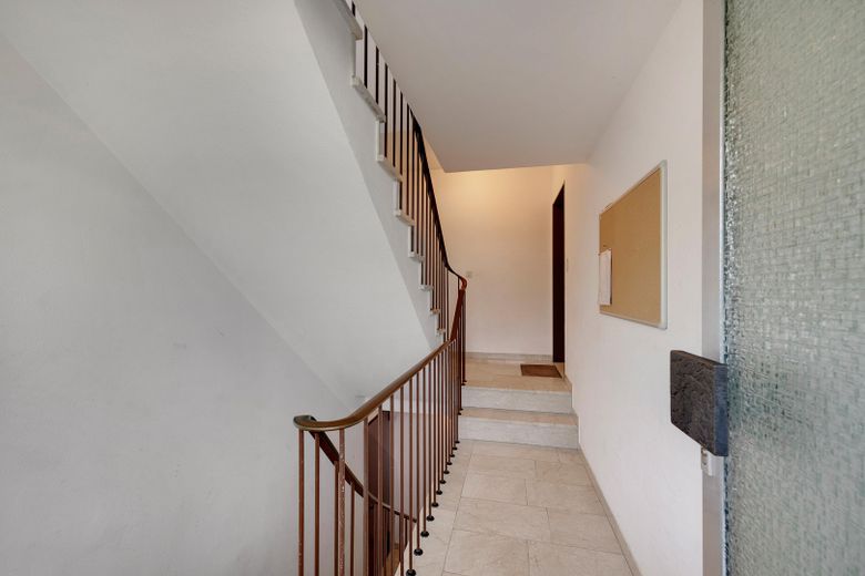 İki yaşam katına sahip 99 m² dubleks daire ve tek araçlık garaj – Treppenhaus