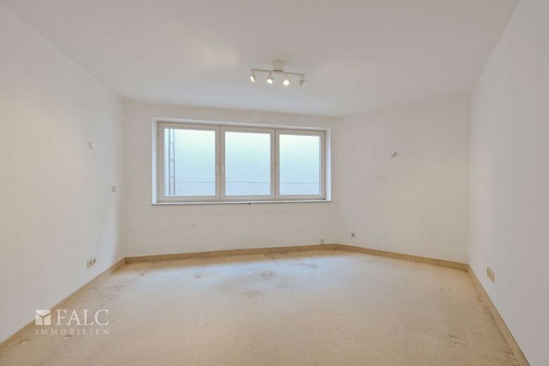 Gartenrefugium in Harlaching - Großzügige Maisonette-Wohnung mit drei Terrassen – UG Hobbyraum/Büro