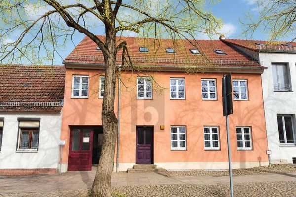 MODERN MIT 4 WOHNEINHEITEN