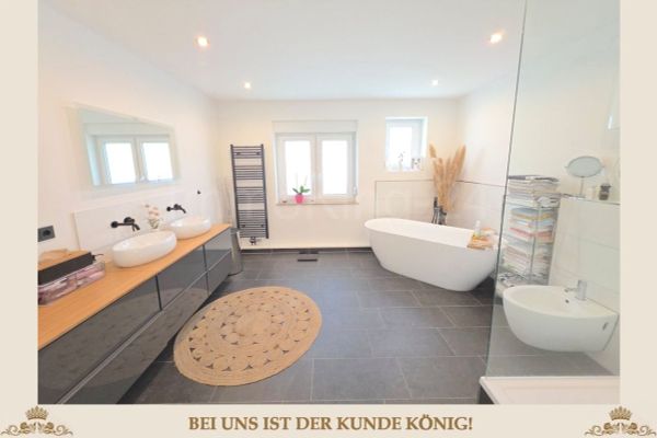 ++ CASA UNIFAMILIARE AMMODERNATA + TERRAZZA SOLEGGIATA + 2 GARAGE IN POSIZIONE TRANQUILLA!! ++
