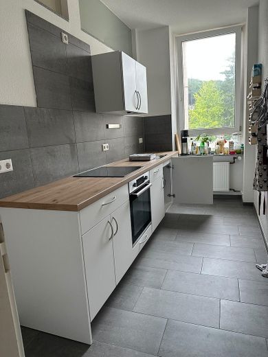 Hochwertig sanierte 3-Zimmer-Altbauwohnung (ca. 75 m²) in zentraler Lage der Weststadt! – Einbauküche