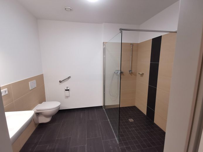 80m² Wohnung in Kleve-Materborn Wohnraum Klimatisiert – Bad