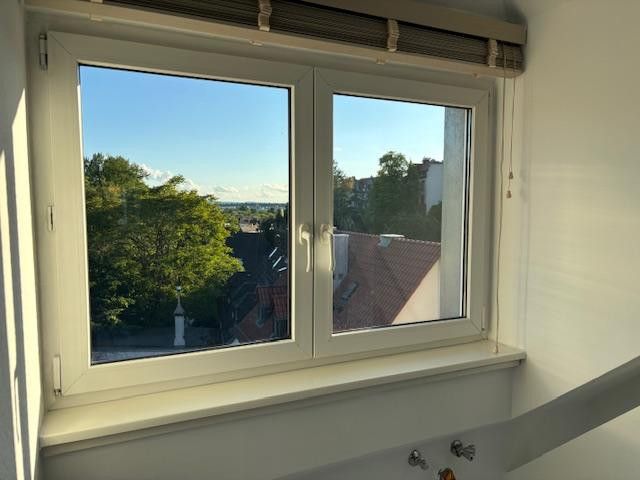 Ekskluzywne, jasne 2 1/2-pokojowe mieszkanie na poddaszu w centrum miasta Aschaffenburg z balkonem - blisko Menu – Ausblick Küche