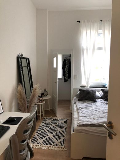 Helle 3-Zi-Wohnung mit EBK in zentraler Lage – Zimmer