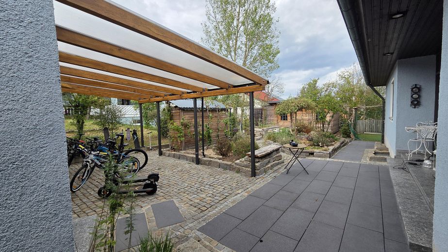 Ampio bungalow con giardino, finiture di pregio e area aggiuntiva opzionale – Überdachung