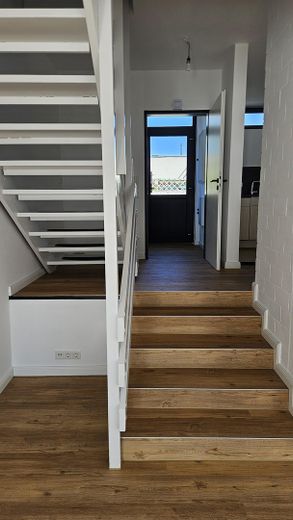 Neuwertiges Reihenmittelhaus, Fußbodenheizung, eigenem Garten & Garage – Eingangsbereich