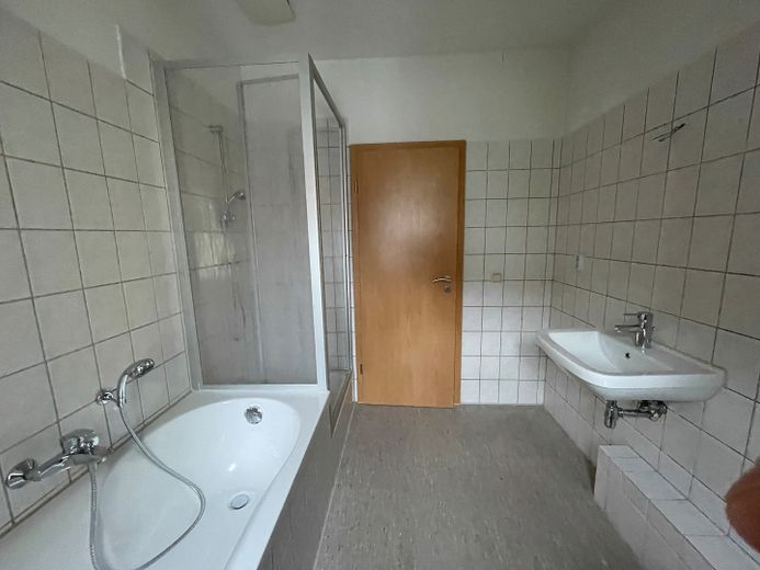 Eisenach Südviertel 5ZKB ab sofort; und die Küche ist auch schon drin – Bad