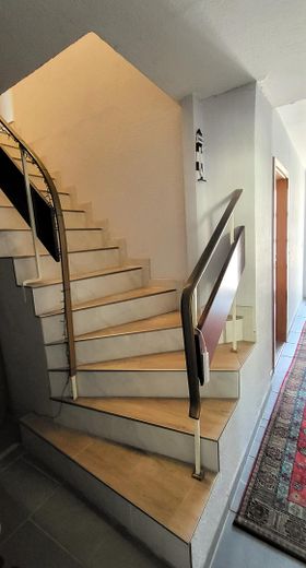 Treppe zum Obergeschoss