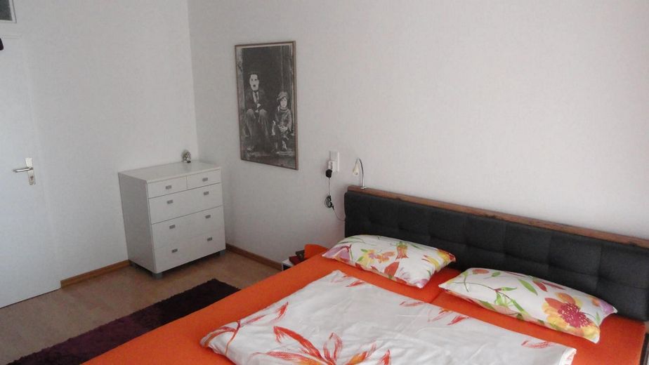 Inheidener Straße: Helle 2-Zimmer-Wohnung mit Süd-Balkon, Einbauküche & Top-Anbindung – Photo 5