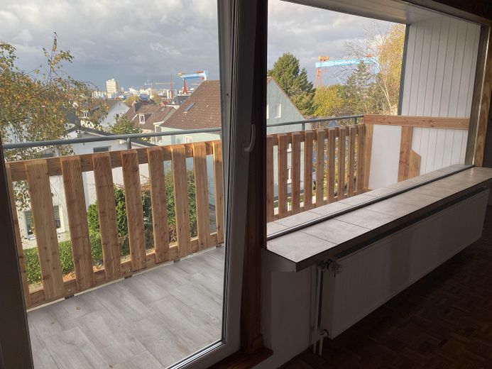 SENZA PROVVIGIONE Casa trifamiliare con vista sul fiordo e interessanti redditi da locazione, circa 300 m2 di superficie abitabile – 2. OG Wohnung Balkon 2