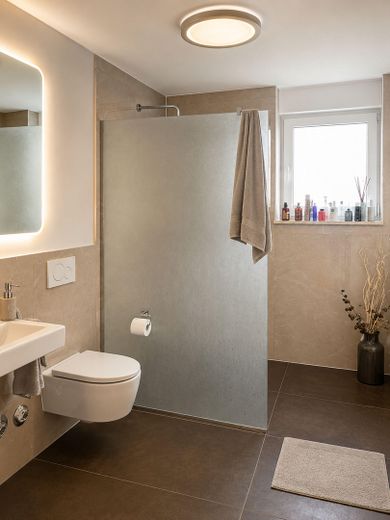 Stylowe mieszkanie w nowoczesnym domu czterorodzinnym w Eberstadt – Foto 7
