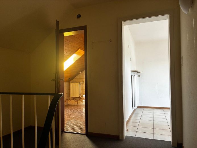 Bezugsfertiges Reihenhaus mit lichtdurchfluteter Glasterrasse – DG Flur