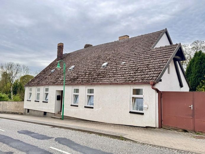 HORN IMMOBILIEN ++ Ein Haus für viele Möglichkeiten in Brüssow bei Löcknitz – Nutzen Sie Ihre Chance!