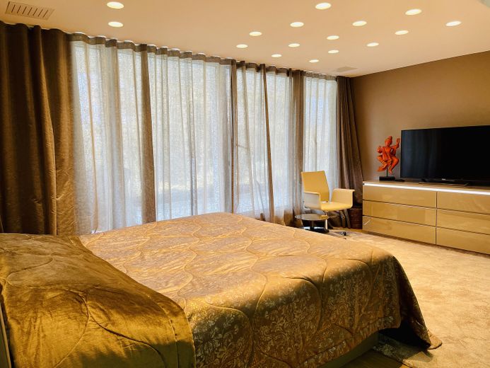 Designer Maisonette-Wohnung nähe Zoopark mit Blick ins Grüne, Fussbodenheizung, Kamin, Terrasse – Eltern
