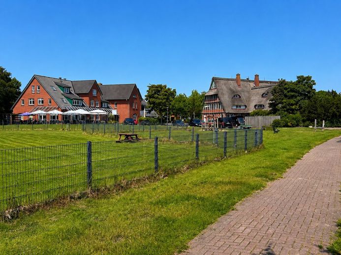 Nordsee pur - Exklusive Eigentumswohnung mit 
Terrasse und Aufzug in Dorum-Neufeld – Wo Kinder lachen und Vierbeiner glücklich sind
