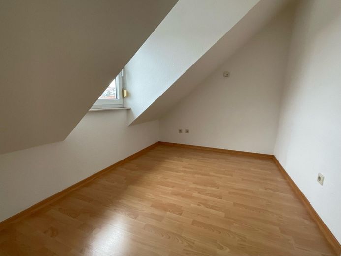 Gemütliche Dachgeschosswohnung in Mühlhausen zur Vermietung – Schlafzimmer