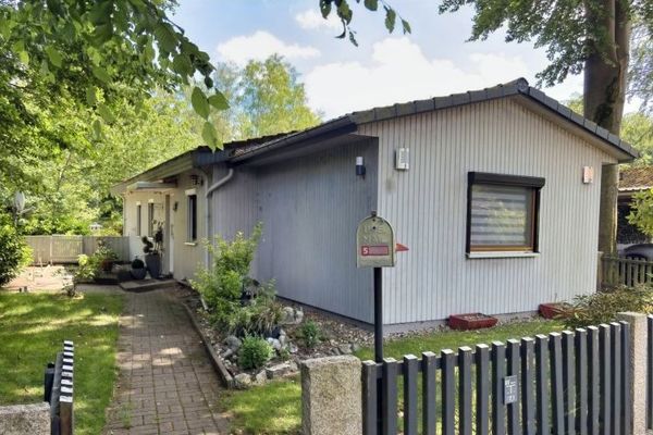 Uetze: Charmantes Holzhaus am Spreewaldsee - Wassergrundstück