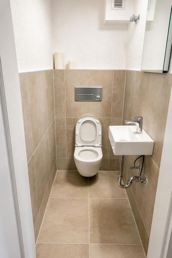 Wprowadź się i poczuj się jak u siebie: pierwsze zamieszkanie po remoncie, 2-pokojowe mieszkanie na parterze z ogrodem, tarasem i sauną – Separates WC