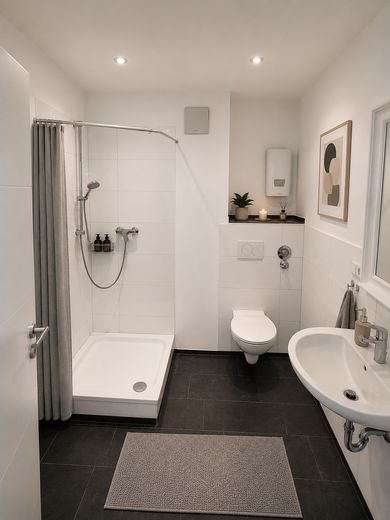 3-ZKB mit Einbauküche in SB St. Johann (WG geeignet) – Badezimmer