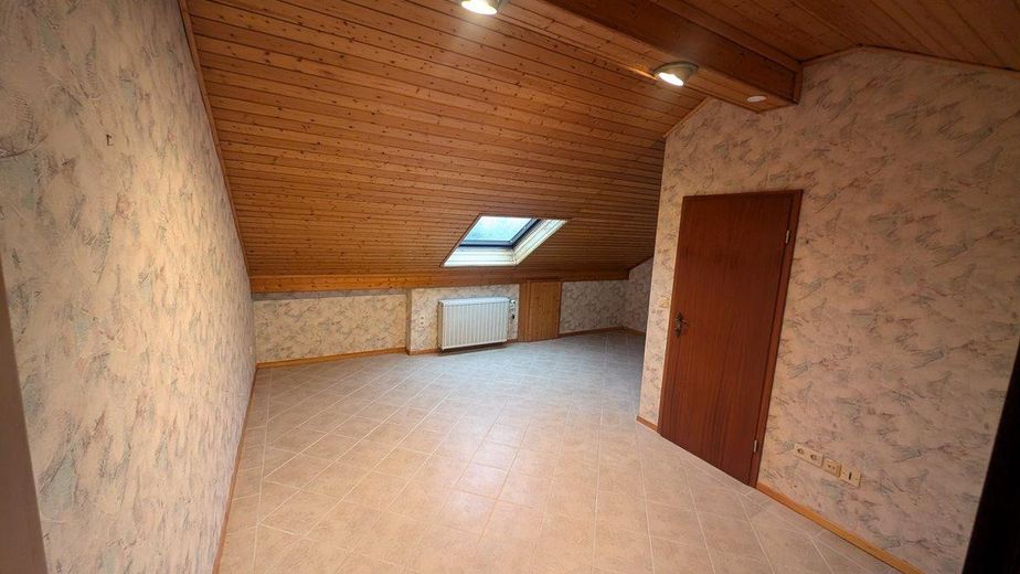 Provisionsfrei in Darmstadt-Arheilgen: 6-Zimmer-Familienhaus mit Garage & neuem Dach – DG