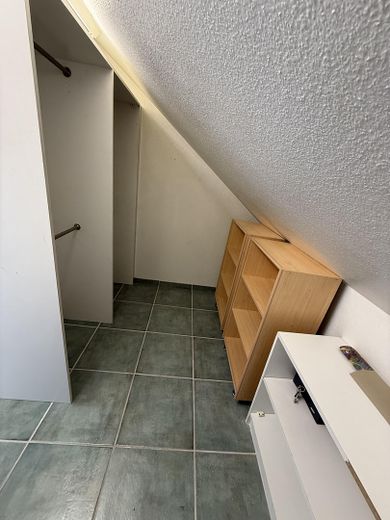 137 m² Maisonette im Zweifamilienhaus – 4 Zimmer, große Wohnküche, 2 Bäder & eigener Eingang – Ankleide Schlafzimmer 1 - OG