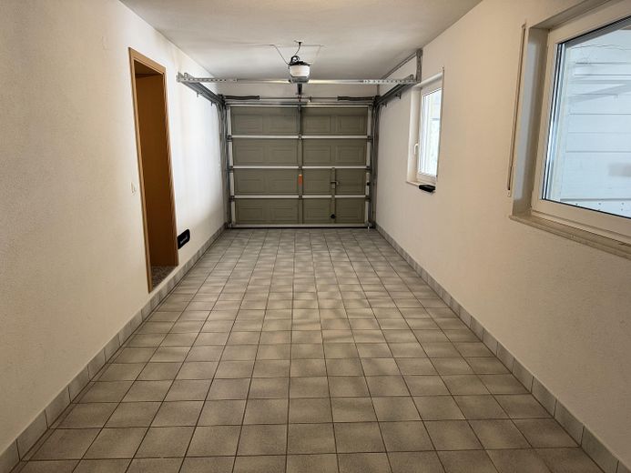 مساحة رحبة وإمكانات عديدة – منزل استثنائي متعدد الاستخدامات – Garage