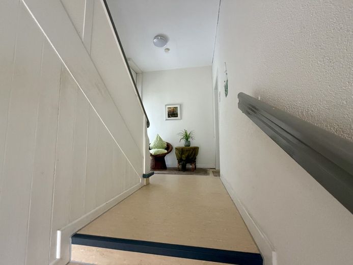 Menden-Brockhausen: Attraktives Dreifamilienhaus in idyllischer Wohnlage mit sehr guter Rendite! – Hausflur Erdgeschoss