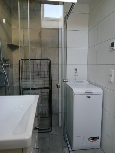 Bad: Dusche - Waschmaschine