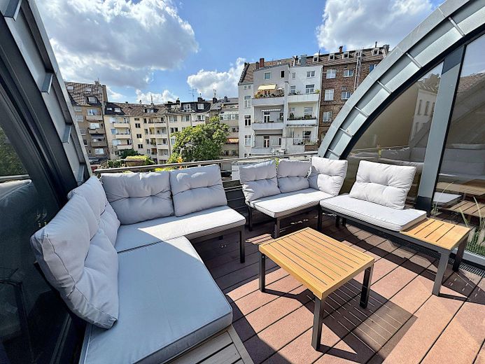 Penthouse exclusif dans le quartier belge – Un logement meublé avec style, calme et lumière – Terrasse