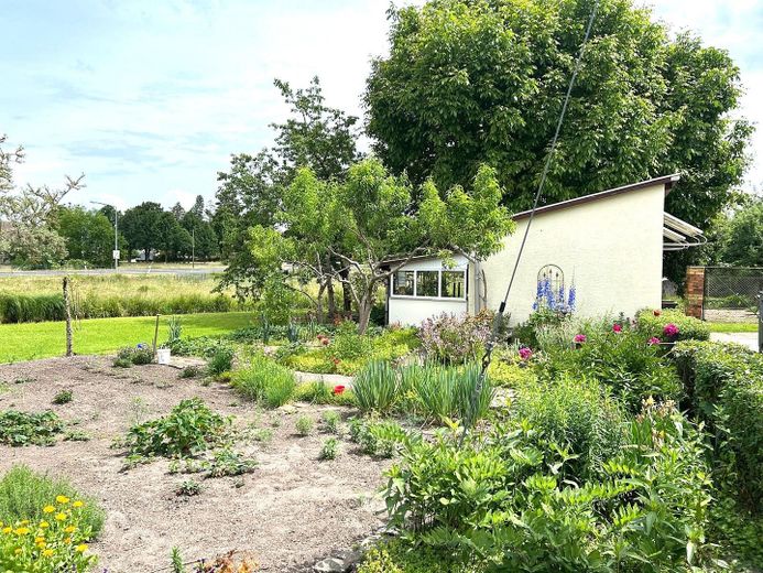 PREISREDUZIERT! Familienanwesen am Ortsrand mit Hof, Werkstatt, 2 Garagen und 1.780 m² Grundstück – Gartenausschnitt II