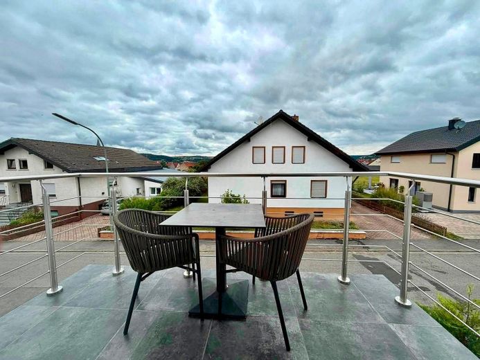 Wohnhaus mit mehreren möglichen Wohneinheiten und separatem Nebengebäude auf ca. 1110 m2 Grundstück – Foto 4
