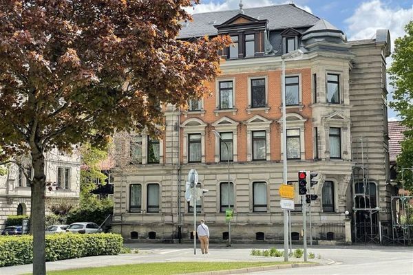CO-CITY ** 6 Zi in Altbau-Stadthaus ** ca. 170 m² ** 2. OG ab sofort ** gerne Studenten **