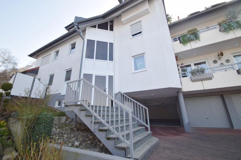 Provisionsfrei:  134m² ETW mit umlaufender Terrasse und Garage – 9 Außenansicht, vorne