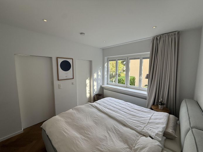 Hochwertig renovierte Erdgeschosswohnung am Mulang – 157 m², Wintergarten, Terrasse & 2 Bäder – Masterbedroom