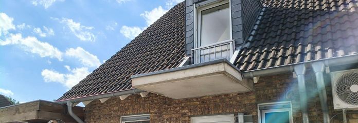 Energieeffizient + Bezugsfertig+ Provisionsfrei - gehobene Doppelhaushälfte mit Garten und Garage – Außenansicht 2