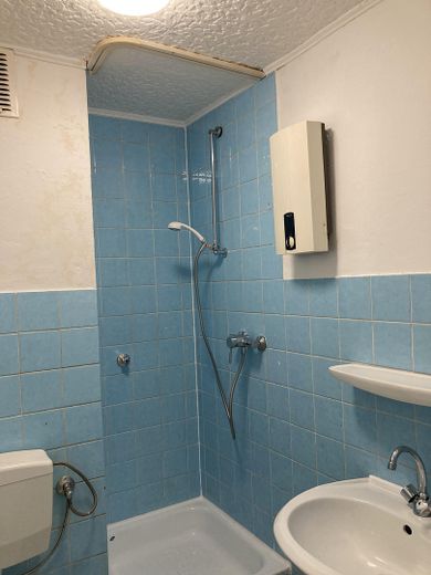 Vermietete Eigentumswohnung mit 13,2 % Bruttorendite | Balkon | 33,5 m² | Gladbeck – Bad Dusche