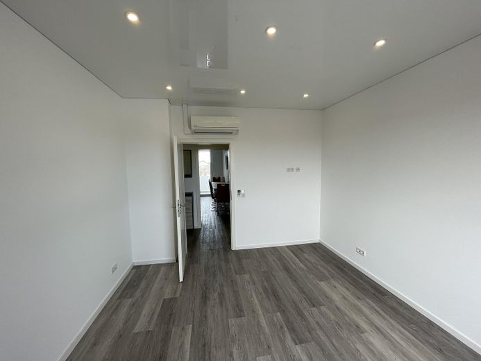 Klimatisierte und Vollständig renovierte Wohnung mit 3 Zimmern, Balkon und Einbauküche in Düsseldorf – Foto 16